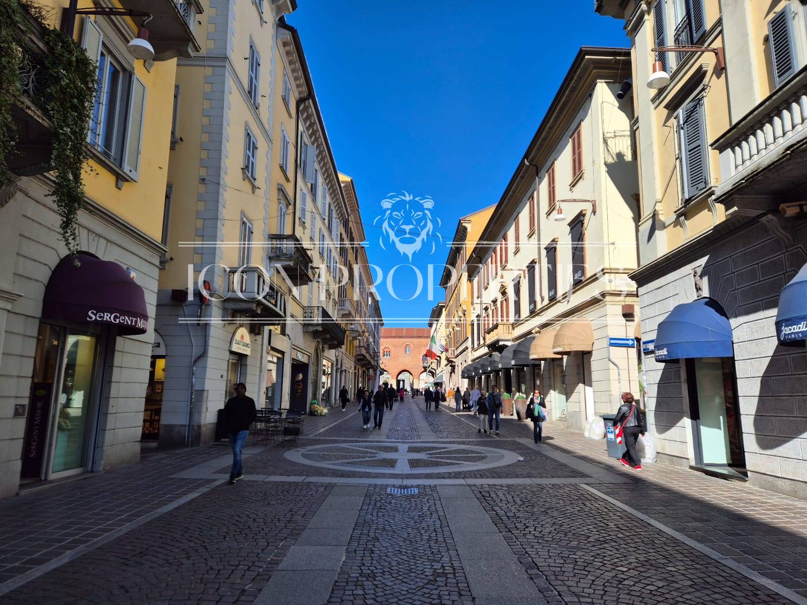 Negozio in Affitto