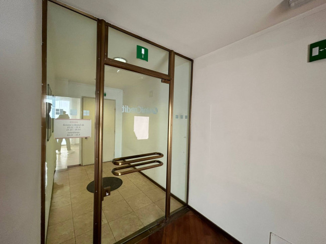 Negozio in affitto a De Angeli, Milano (MI)