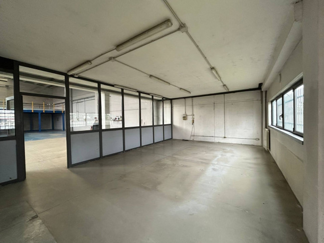 Immobile commerciale/Complesso industriale in vendita a Mesero
