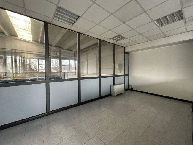 Immobile commerciale/Complesso industriale in vendita a Mesero