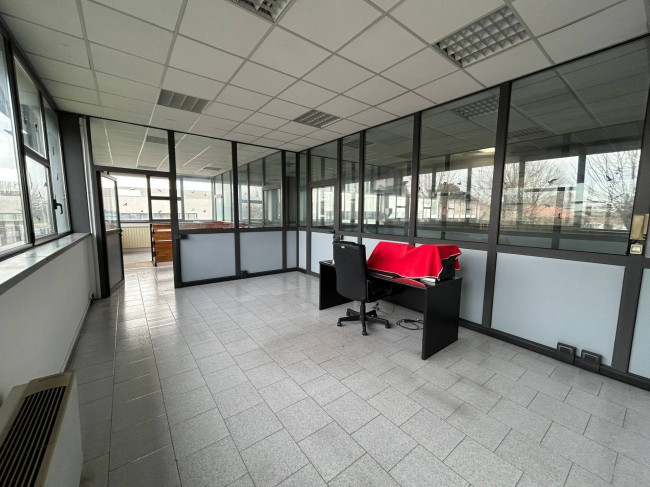Immobile commerciale/Complesso industriale in vendita a Mesero