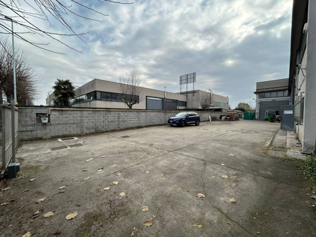 Immobile commerciale/Complesso industriale in vendita a Mesero