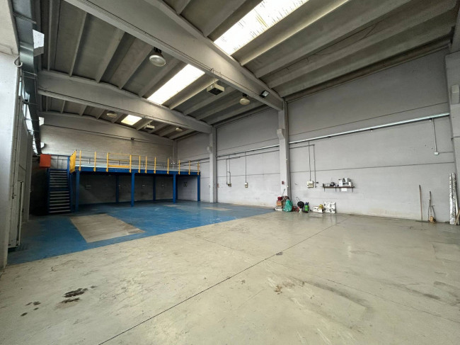 Immobile commerciale/Complesso industriale in vendita a Mesero