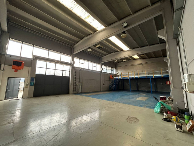 Immobile commerciale/Complesso industriale in vendita a Mesero