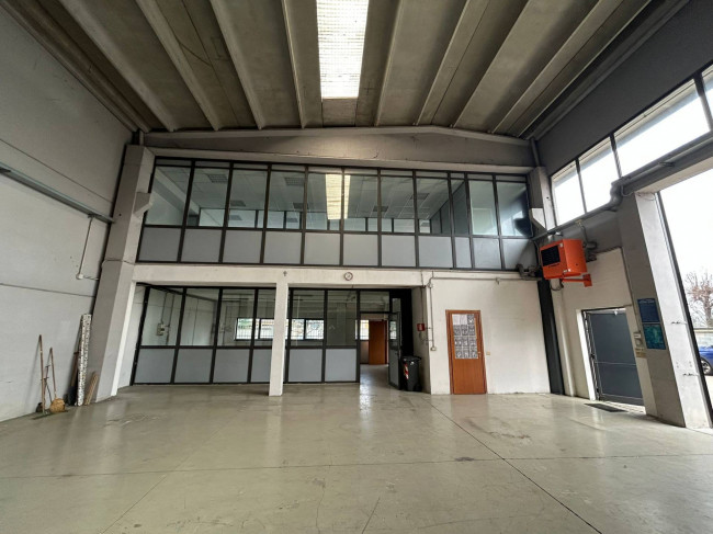 Immobile commerciale/Complesso industriale in vendita a Mesero
