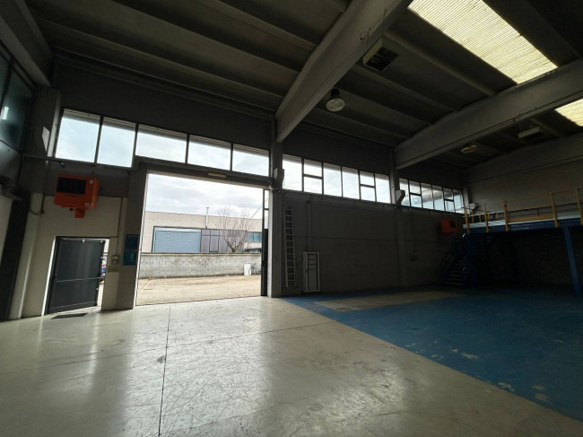 Immobile commerciale/Complesso industriale in vendita a Mesero