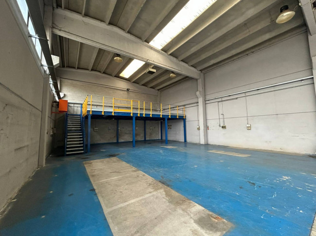 Immobile commerciale/Complesso industriale in vendita a Mesero