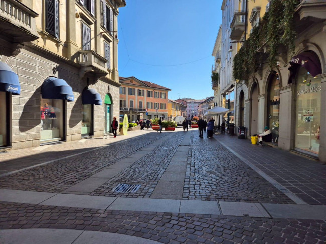 Negozio in affitto a Monza