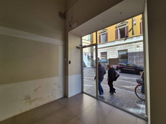 Negozio in affitto a Monza