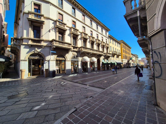 Negozio in affitto a Monza