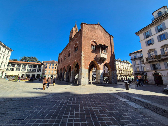 Negozio in affitto a Monza