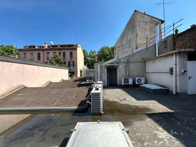 Immobile commerciale/Complesso industriale in vendita a Milano