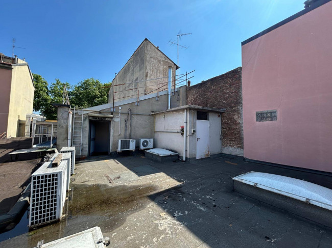 Immobile commerciale/Complesso industriale in vendita a Milano