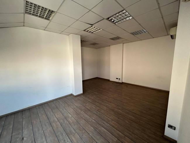 Immobile commerciale/Complesso industriale in vendita a Milano