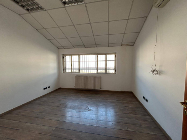 Immobile commerciale/Complesso industriale in vendita a Milano