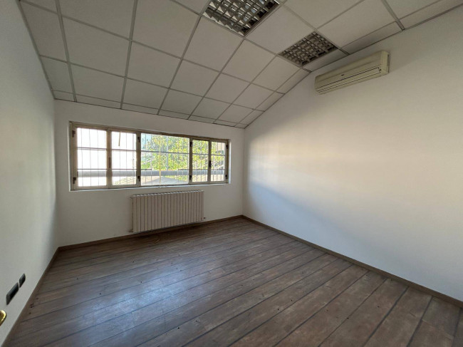 Immobile commerciale/Complesso industriale in vendita a Milano