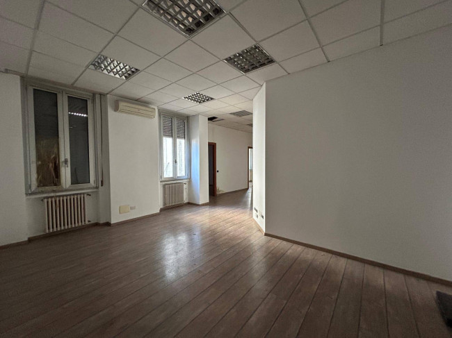 Immobile commerciale/Complesso industriale in vendita a Milano