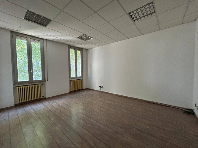 Immobile commerciale/Complesso industriale in vendita a Milano