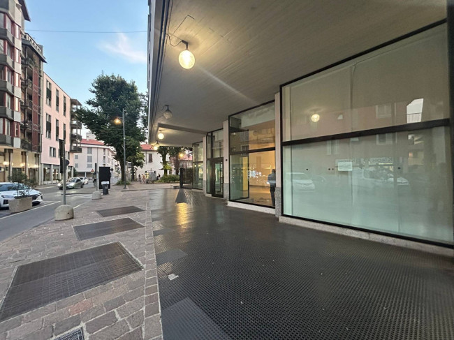 Negozio in vendita a Desio