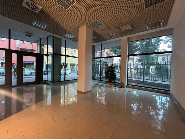 Negozio in vendita a Desio
