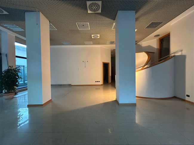 Negozio in vendita a Desio