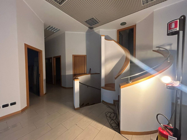 Negozio in vendita a Desio