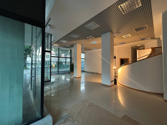 Negozio in vendita a Desio