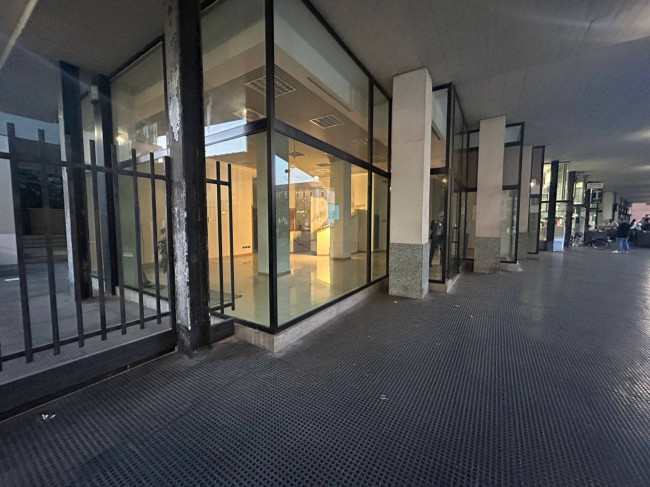 Negozio in affitto a Desio