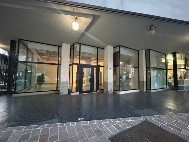 Negozio in affitto a Desio