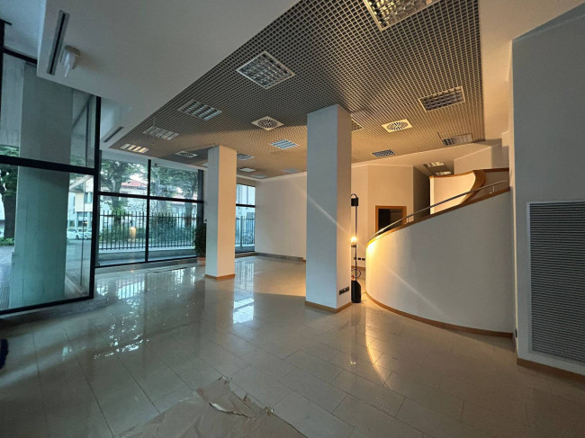 Negozio in affitto a Desio