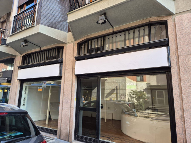 Negozio in vendita a Monza