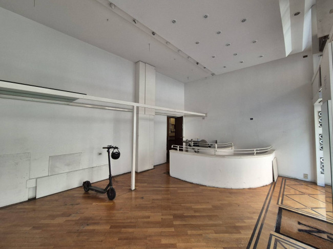 Negozio in vendita a Monza