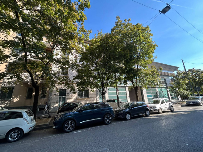 Stabile in vendita a Milano
