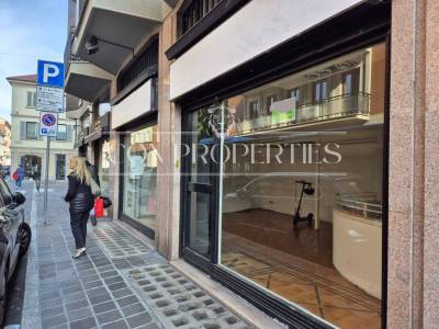 Negozio in vendita a Monza