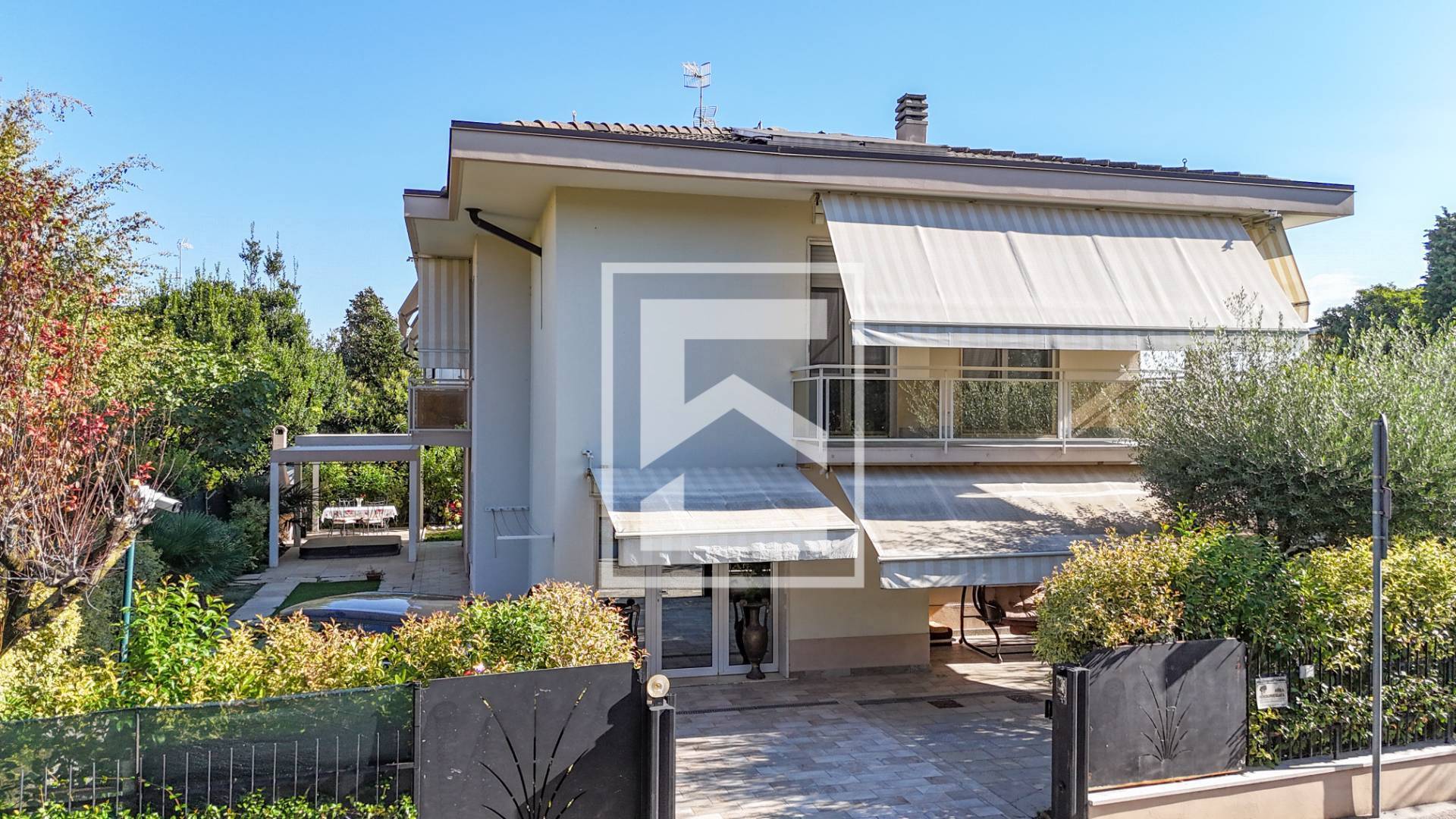 Villa in vendita a Desenzano del Garda - foto 1