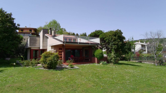 Villa in vendita a Manerba Del Garda (BS)