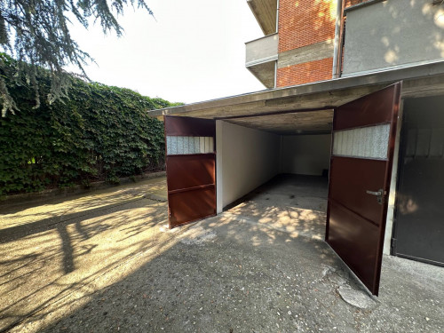 Box o garage in affitto a Pavia