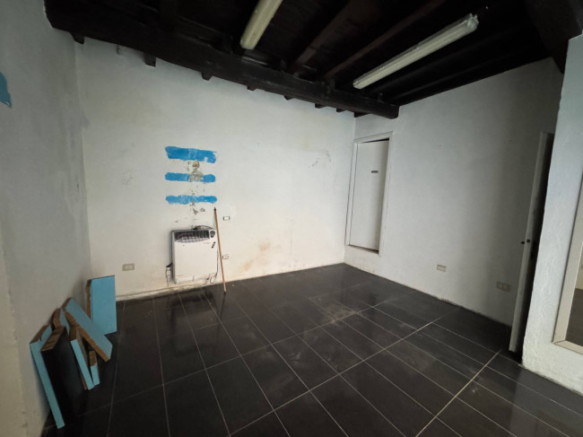 Locale commerciale in affitto a Pavia