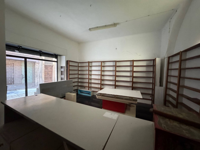Locale commerciale in affitto a Pavia