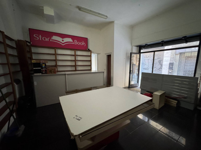 Locale commerciale in affitto a Pavia