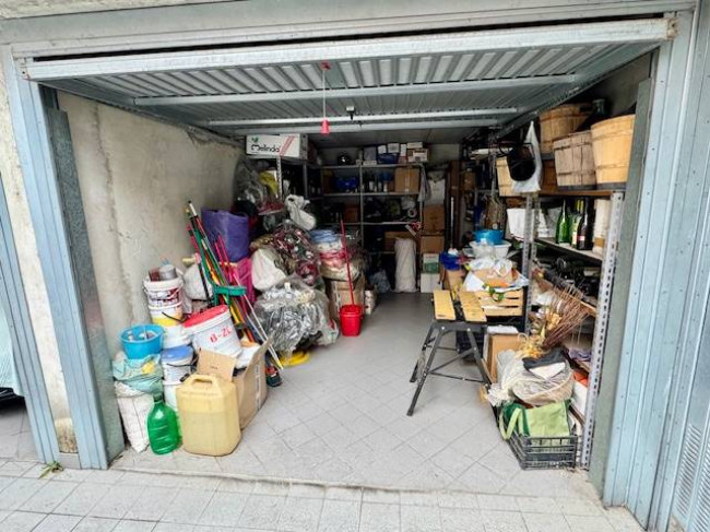 Box o garage in vendita a Lacchiarella