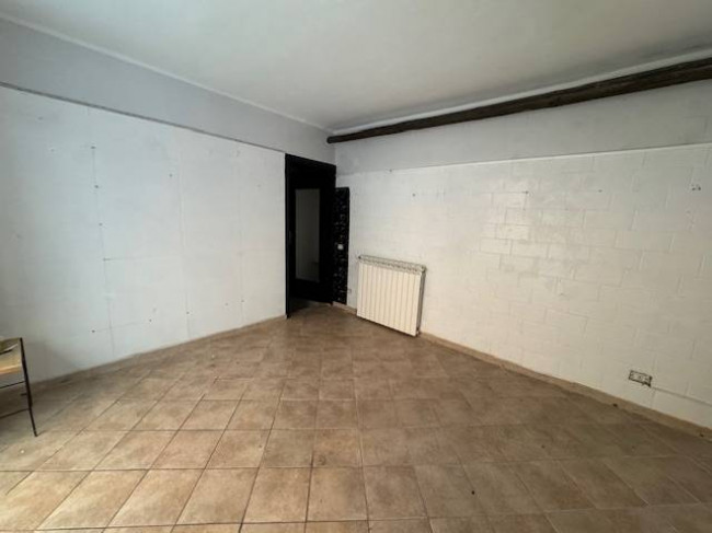 Locale commerciale in affitto a Pavia