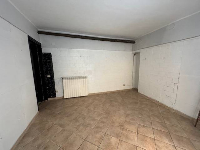 Locale commerciale in affitto a Pavia