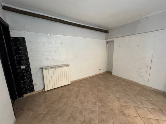 Locale commerciale in affitto a Pavia