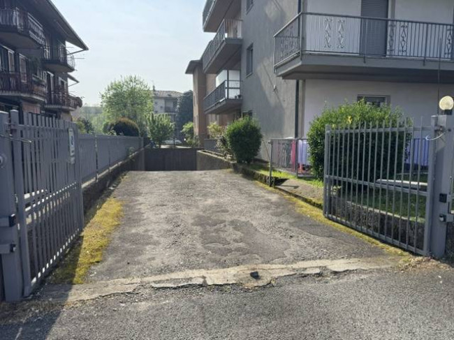 Box o garage in vendita a Pavia