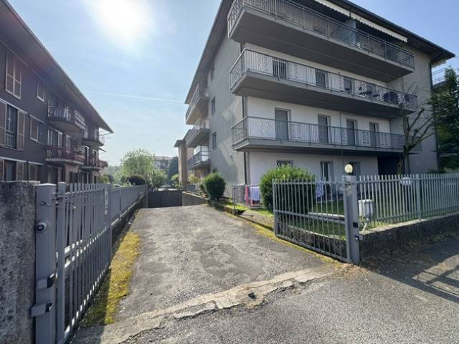 Box o garage in vendita a Pavia