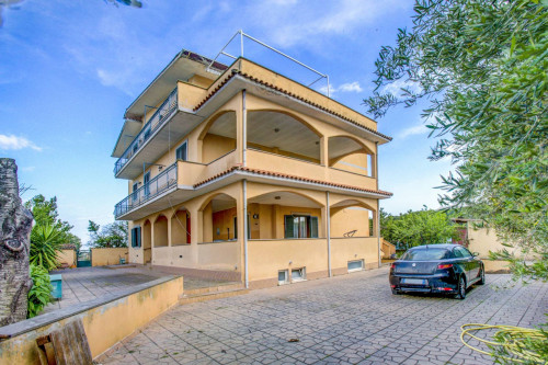 <span>Villa singola</span> in <span>vendita</span> a Pomezia