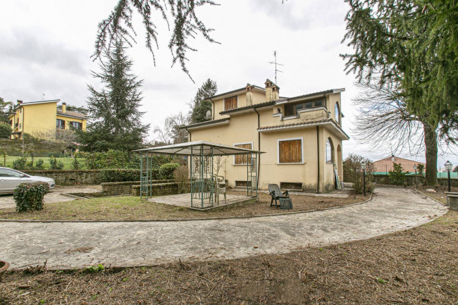 <span>Casa Indipendente</span> in <span>vendita</span> a Rocca Priora
