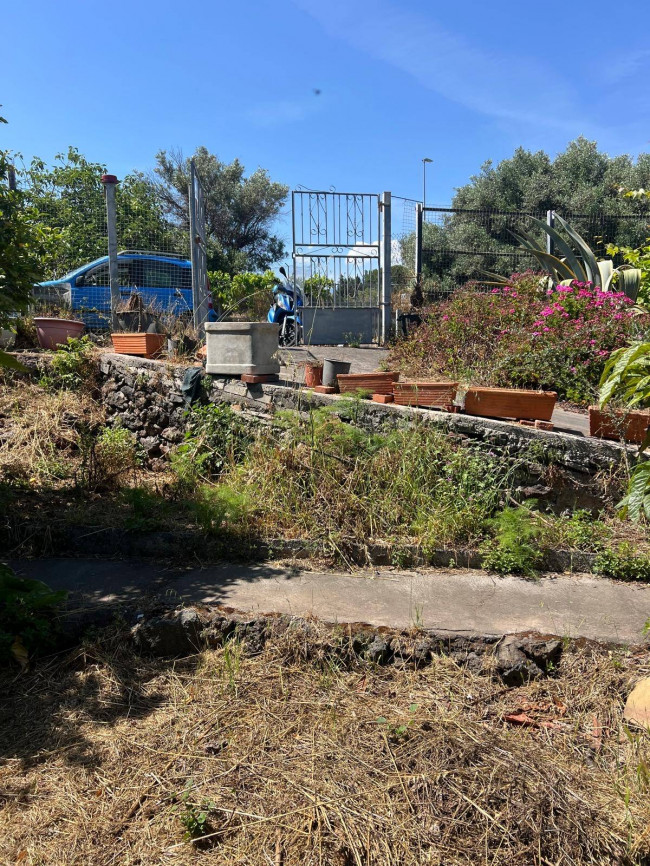 Terreno in vendita a San Giovanni la Punta