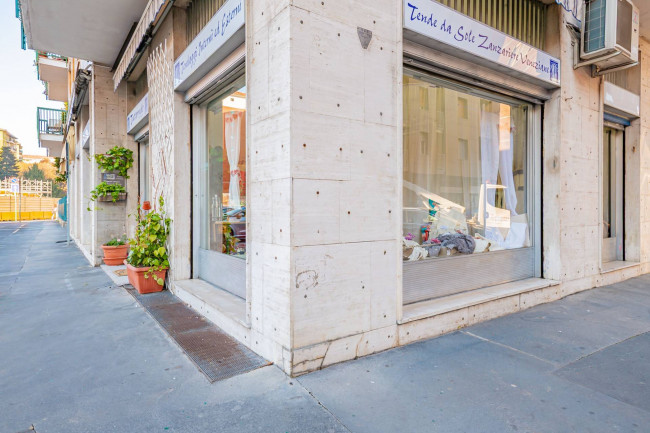 Locale Commerciale in vendita a Milano